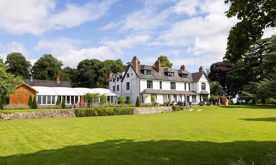  Ashton Lodge Country House